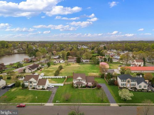 15 Lake Narraticon Dr, Swedesboro NJ  08085-3417 exterior