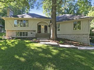 1514 Mccarthy Rd, Saint Paul, MN 55121-1906