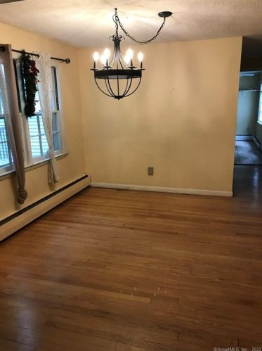 19 Wood Rd, Bloomfield CT  06002-1120 exterior