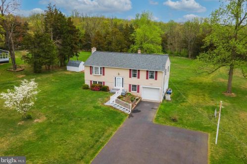 1822 Old Sumneytown Pike, Harleysville PA  19438-1129 exterior