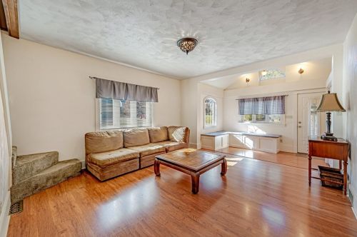 520 Vernon St, New Kensington PA  15068-5850 exterior