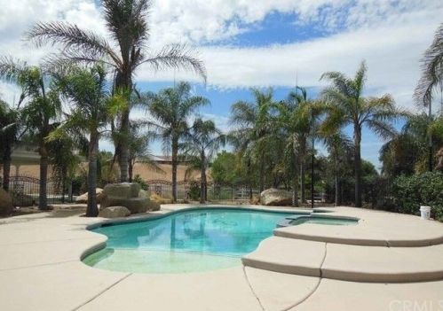 17523 7 Spg Way, Riverside CA 92504-9452 exterior