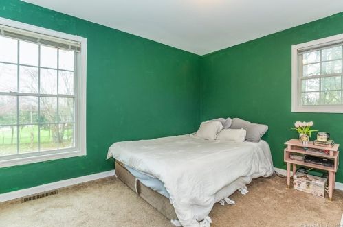 15 Country Club Dr, Gales Ferry CT  06339-1714 exterior