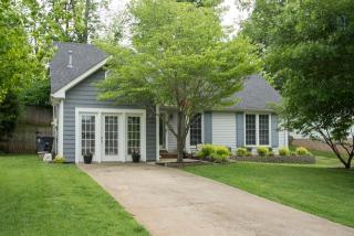 2272 Ermine Dr, Clarksville, TN 37043-5262
