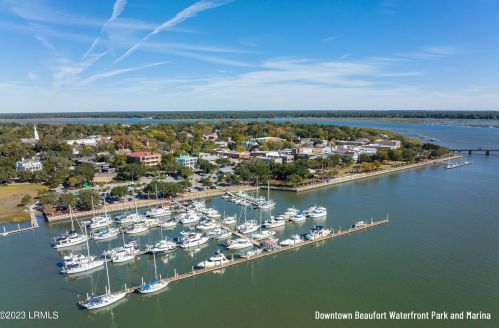 1305 Broad St, Beaufort SC  29902-6373 exterior