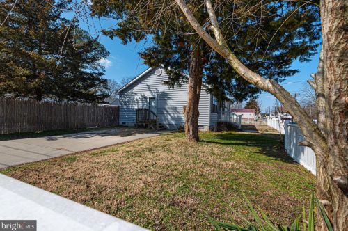 402 6th St, Laurel DE  19956-1363 exterior