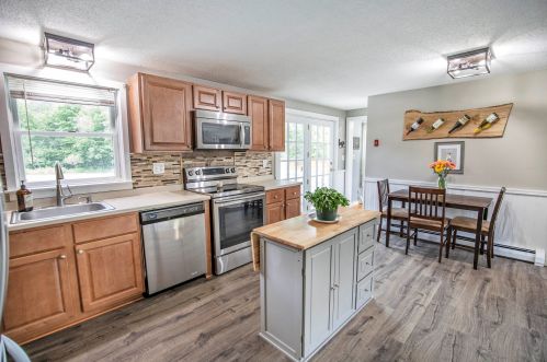 7 Olesen Rd, Derry NH 03038-4847 exterior