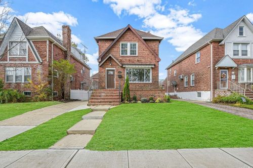 192 Bixley Heath, Lynbrook, NY 11563-3141