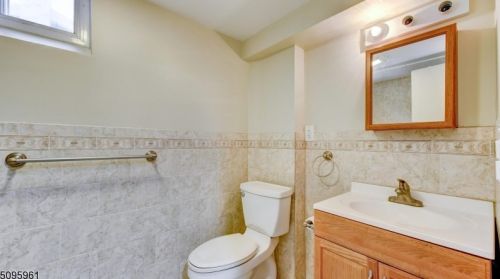 31 Midvale Ave, Lake Hiawatha NJ  07034-1008 exterior