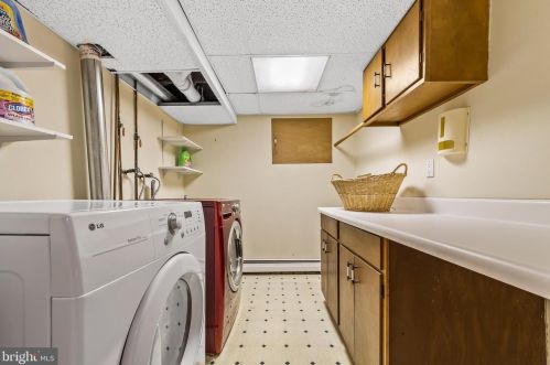 30 Greenfield Ave, Trenton NJ  08648-3828 exterior