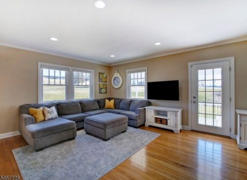 1 Hathaway Ln, Verona NJ  07044-2306 exterior