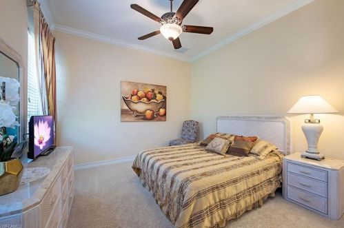 5076 Post Oak Ln, Naples FL  34105-4526 exterior