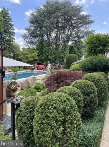 3210 R St, Washington DC  20024-3419 exterior