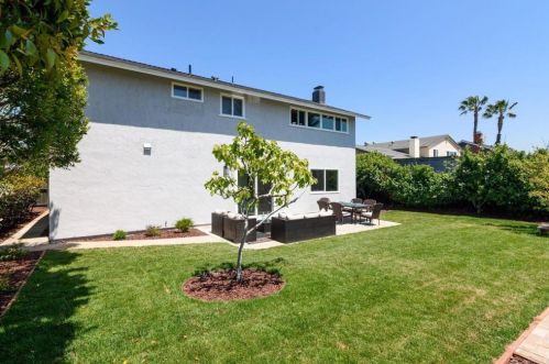 7012 Bobhird Dr, San Diego CA 92119-1404 exterior