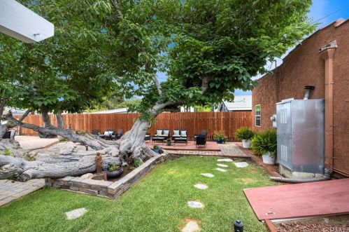 5811 Darlington Ave, Buena Park CA  90621-2108 exterior