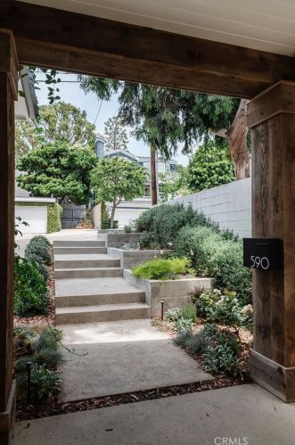 590 30th St, Manhattan Beach, CA 90266-2213
