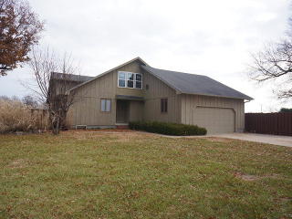 1704 4th St, Pittsburg, KS 66762-8441