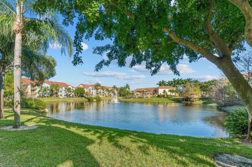 721 Villa Cir, Boynton Beach FL  33435-8914 exterior