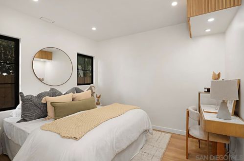1855 Reed Ave, San Diego CA  92109-5446 exterior