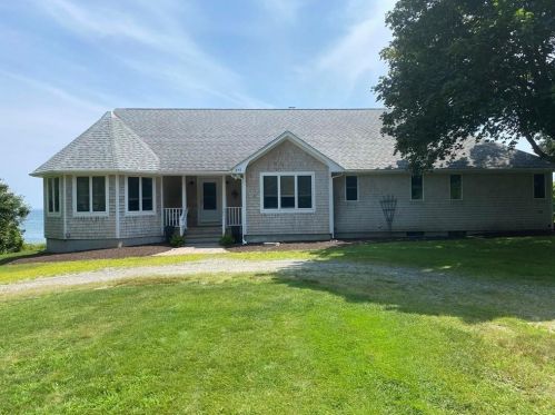250 Ocean Rd, South Kingstown RI  02882-1346 exterior