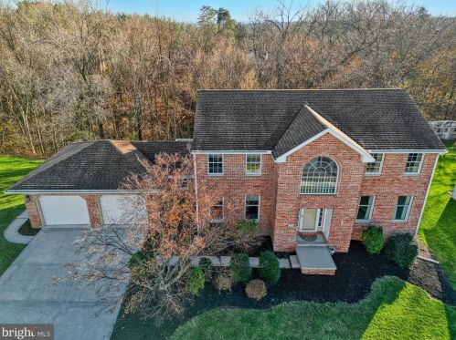 56 Sherwood Cir, West Enola PA  17025-1840 exterior