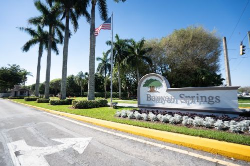 10107 Mangrove Dr, Boynton Beach FL  33437-1326 exterior