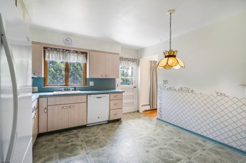 82 Lee Dr, Paterson NJ  07508-3038 exterior