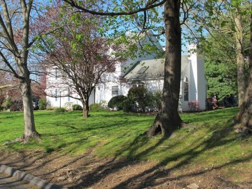 113 Fieldstone Ter, Stamford, CT 06902-2574