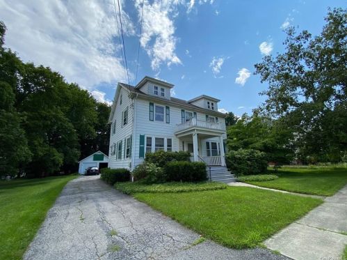 98 Cedar St, Poughkeepsie, NY 12601-1415