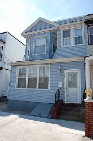 10712 112th St, Jamaica, NY 11419-2518