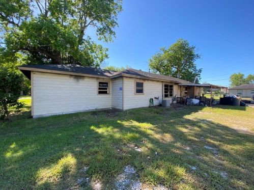1242 Chevy Chase Dr, Angleton TX  77515-5431 exterior