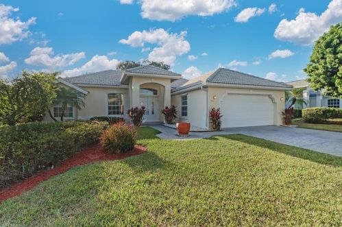 933 Marble Dr, Naples, FL 34104-0818