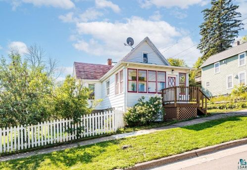 915 4th Ave, Duluth, MN 55805-1305
