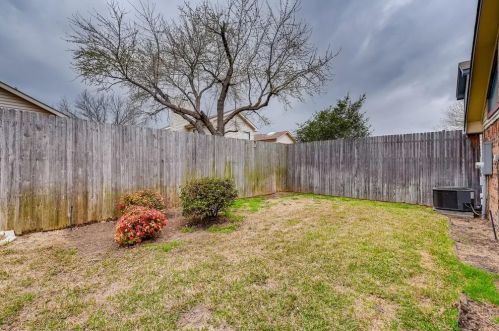 2106 Holly Hill Ln, Carrollton, TX 75007-2318