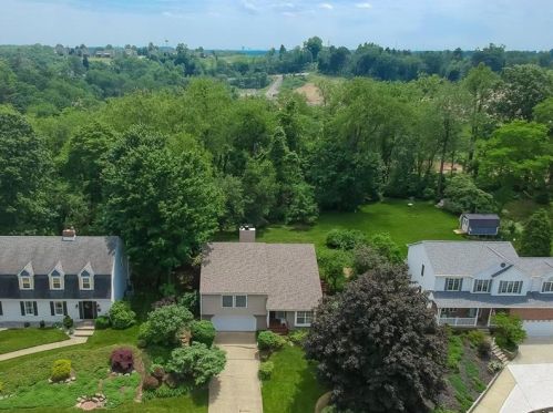 119 Deer Valley Dr, Sewickley, PA 15143-9502