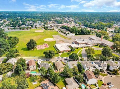 2778 Sawmill Rd, North Bellmore, NY 11710-2330