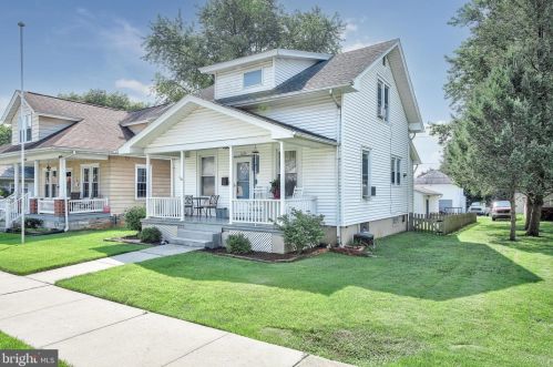 1424 Derry Rd, Swatara, PA 17033-1127