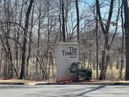 58 Putter Dr, Wallingford CT  06492-5047 exterior