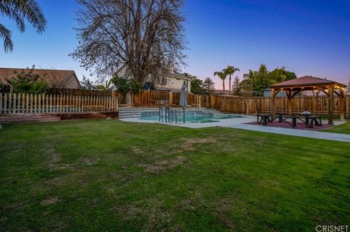 10016 Roehampton Ave, Bakersfield CA  93312-5348 exterior