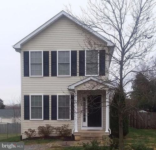 207 Bend Farm Rd, Fredericksburg, VA 22408-2303