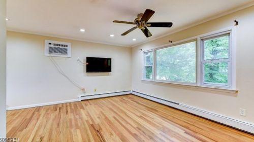 31 Midvale Ave, Lake Hiawatha NJ  07034-1008 exterior