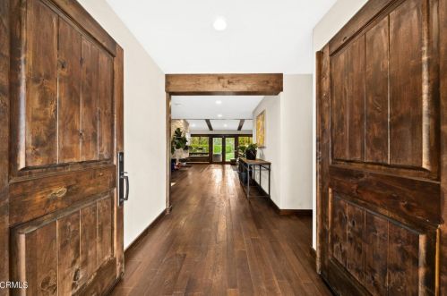 241 Starlane Dr, La Canada, CA 91011-2830