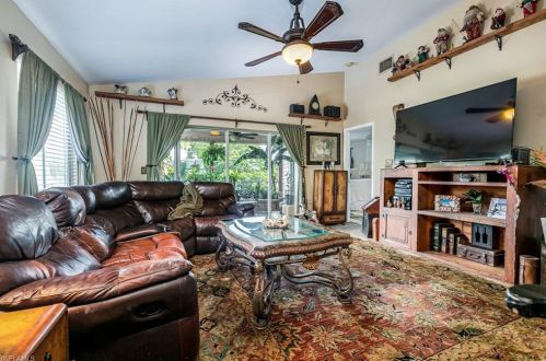 4726 Swordfish St, Bonita Springs, FL 34134-7116