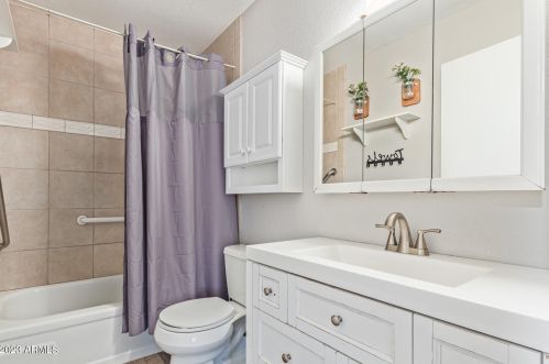 16418 30th Dr, Phoenix AZ  85045-2271 exterior