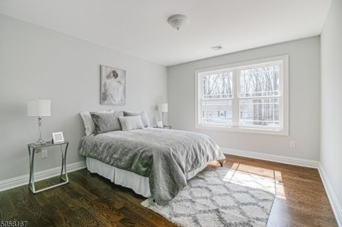 20 Linda Ln, Clark NJ  07066-2631 exterior