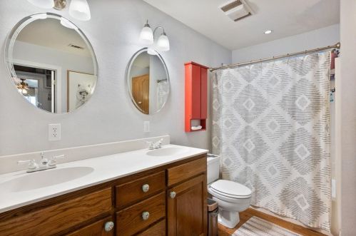 4951 Joe Wilson Rd, Midlothian TX  76065-4518 exterior