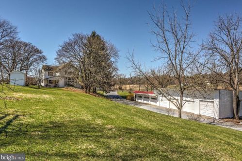 210 Hoernerstown Rd, Hummelstown PA  17036-9503 exterior