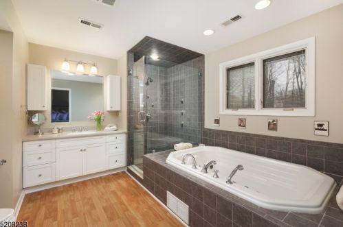 1364 Graymill Dr, Scotch Plains NJ  07076-4725 exterior