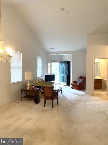 141 Meadowlark Dr, Trenton, NJ 08690-3547