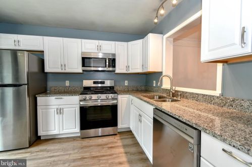 350 Hedgestone Ter, Leesburg VA 20176-4871 exterior